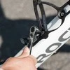 Daugiafunkcis dviračių įrankių rinkinys su CO2 pompa ir reketiniu veržliarakčiu Rockbros – juodas