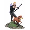 Diamond Select Marvel Gallery Comic Hawkeye + Dog Diorama statue 23cm