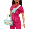 Mattel Brunetė lėlė rožiniu kombinezonu