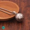 Grandinėlė su pakabuku , Futbolas