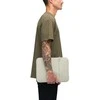 „Incase Crosstown Sleeve“ su vilnone danga – dėklas su kišene, skirtas „MacBook Pro 16“ (M4/M3/M2/M1/2024–2021) (juodas)