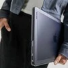 „Incase Edge Hardshell Case“ – dėklas, skirtas „MacBook Pro 16“ (M4/M3/M2/M1/2024-2021) (juodas)