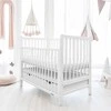 New Baby Nauja kūdikio LILLY lovelė su stalčiumi ir šonine sienele, balta
