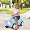Paspiriamas automobilis tamsiai mėlynas
