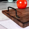 Pjaustymo lentelė iš mango medienos su metalinėmis rankenomis, ruda, 40,5 × 21,5 × 5,5 cm