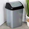 Šiukšlių dėžė plastikinė 16 l pilka su pakeliamu dangčiu