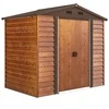 Outsunny metalinis sodo namelis medžio imitacijos dizainu 3 m² 152 x 235,7 x 208,7 cm įrankių laikymo pastogė su dvišlaičiu stogu, langu, dvigubomis stumdomomis durimis, atsparus oro sąlygoms lauko sodo namelis kiemui, rudos spalvos