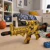 Lean Toys Žaislinis šautuvas su optiniu taikikliu ir šviesos bei garso efektais, smėlio spalvos su kamufliažo elementais, 54 × 21,5 × 5 cm