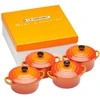 Le Creuset akmens masės indų rinkinys iš 4 smulkių troškintuvų 10x5cm ugnikalnio.