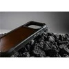 „Nomad“ tvirtas odinis dėklas, kaimiškos rudos spalvos („Horween“) – „iPhone 17 Pro Max“