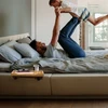 Relaxdays Pakabinamas naktinis staliukas iš bambuko