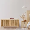 Relaxdays Skalbinių skrynia su suoliuku iš riešutmedžio