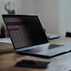 StarTech.com 13 colių „MacBook Air M2/M3“ nešiojamojo kompiuterio ekrano apsauga su nuimamu ir apverčiamu apsaugos nuo akinimo filtru, magnetine nešiojamojo kompiuterio ekrano apsauga su +/- 30 laipsnių žiūrėjimo kampu – 51 % mėlynosios šviesos sumažinimas (13MAM-PRIVACY-SCREEN) – „Blickschutzfilter fu“