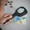 Padidinamasis stiklas su LED šviesa ir ultravioletiniais spinduliais Magiolet InnovaGoods