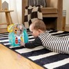 Baby Einstein Mažylis Einšteinas – Vijosi ir baksnoja Earl™ ropojimo ir vyties žaislas – (BE-16923)
