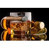Stiklinė viskiui su cigaro laikikliu