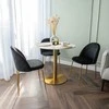 Aksominis valgomojo kėdė svetainei, auksinės kojelės, patogi sėdynė, juoda akcento kėdė, minkšta kėdė, modernus dizainas, juoda valgomojo kėdė