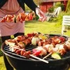 Anglies sodo grilis, su dangčiu, didelis apvalus pelenų surinkimo indas, su ratais, juodas nešiojamas grilis, kepimas lauke