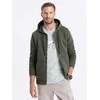 Vyriškas džemperis su gobtuvu be sagų – alyvuogių spalvos v2 om-sszp-22fw-003