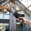 Akumuliatorinis tiesinis pjūklas Batavia 12 V – „Fixxpack 2.0“ rinkinys (su 2.0 Ah baterija Ir USB-C įkrovimo laidu)