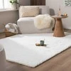 FRAAI Home &amp; Living minkštas baltas poliesterio kilimas 80 × 150 cm Comfy Supreme