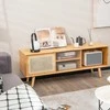 TV staliukas KOMFOTTEU bambukinė TV spintelė su stiklinėmis ir rataninėmis durelėmis, reguliuojamos lentynos, 120,5 × 31 × 45,5 cm