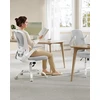 Songmics Ergonomiška biuro kėdė su tinkleliu ir 53 cm sėdyne šviesiai pilka