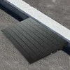 VEVOR Guminė slenksčio rampa, 10.2 cm aukščio, 3 kanalų laido dangtis, didelio našumo neįgaliųjų vežimėlio rampa durims, paspirtuko prieigos rampa