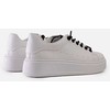 Balti sportbačiai su efektingu dekoru