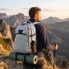 Duży, turistinis plecak wykonany su poliestru w szarym kolorze, dwukomorowy, uždaromas suwakiem - Peterson