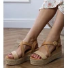Espadrilės rudos vasarai su platforma ir pynimu