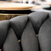Fotelis Karol Apmuštas austas krėslas svetainei pilkos aksomas tualetiniam staliukui Modernus glamūras