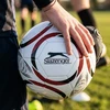 Futbolo kamuolys Slazenger 32 panelių, 5 dydis, baltas/raudonas