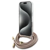 Guess GUHCP16SHC4SEP Apple iPhone 16 6.1″ rožinės spalvos kietas dėklas Crossbody Cord 4G Print