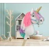 Hobby Horse vienaragis ant lazdos su spalvota karčiene ir auksiniu ragu A4