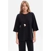 Juoda moteriška palaidinė trijų ketvirčių rankovėmis