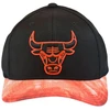 Kepurė su snapeliu Mitchell & Ness Chicago Bulls, juoda ir raudona