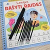 KNYGA Lengva rašyti raides. Įspausti grioveliai rašyti. Išnykstančio rašalo tušinukas su laikikliu + širdelės. Daugkartinio naudojimo pratybos 4-6 metų vaikams.