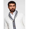 Megztinis su šaliu apykakle preppy stiliaus Omoda – elegancijai ir jaukumui kasdien.