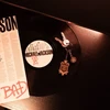 Michael Jackson raktų pakabukas su „King of Pop“ motyvu