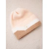 Moteriška beanie kepurė su dekoratyvia detale, kapučino spalvos