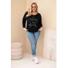 Moteriška Plus Size palaidinė su dekoratyviniu užrašu ir perliukais, juodos spalvos