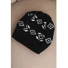 Moteriška žieminė kepurė su geometriniu raštu, juodos ir baltos spalvos