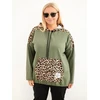 Moteriškas Plus Size džemperis su gobtuvu ir leopardo rašto detalėmis, chaki spalvos