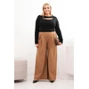 Moteriškos Plus Size kelnės plačiomis klešnėmis ir klostėmis, kapučino spalvos