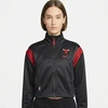 Nike Chicago Bulls Aikštės 75 treninginė striukė moterims Juoda/Universiteto raudona/Juoda - DB1394-010