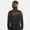 Nike Chicago Bulls Aikštės 75 treninginė striukė moterims Juoda/Universiteto raudona/Juoda - DB1394-010