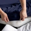 Paklodė su guma 220–240×220+30 tamsiai mėlyna