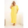 PAVADINIMAS: Moteriška Plus Size medvilninė suknelė su raukiniais ties pečiais, geltona APRAŠYMAS: Geltona Plus Size suknelė su raukiniais ties pečiais Geltona moteriška Plus Size suknelė yra ilgesnio, laisvesnio kirpimo, su V formos iškirpte