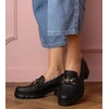 Pusbačiai juodi su auksine detale ir žemu kulniuku